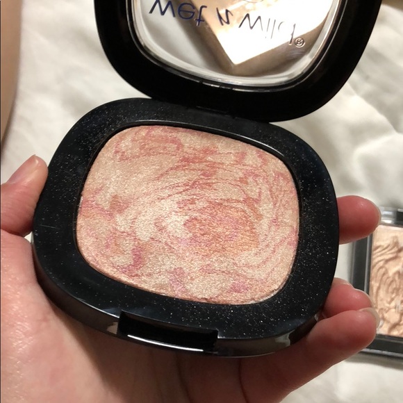 Wet n wild highlighters - Picture 2 of 3